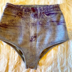 Billabong 1mm high waisted wetsuit surf shorts. Jean print. Sz 6US.
